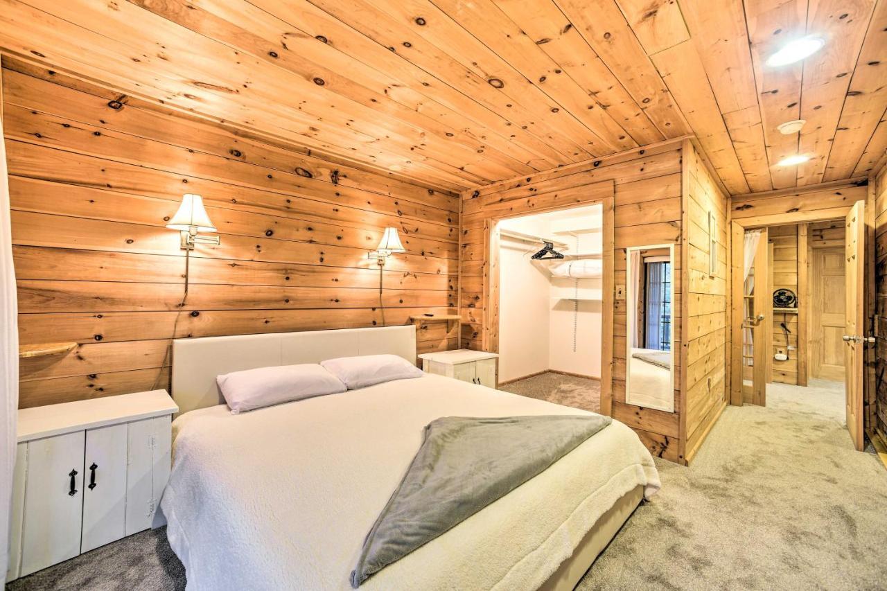Spacious Cabin With Decks Near Saratoga Springs Middle Grove 外观 照片