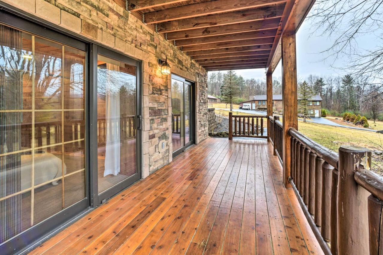 Spacious Cabin With Decks Near Saratoga Springs Middle Grove 外观 照片