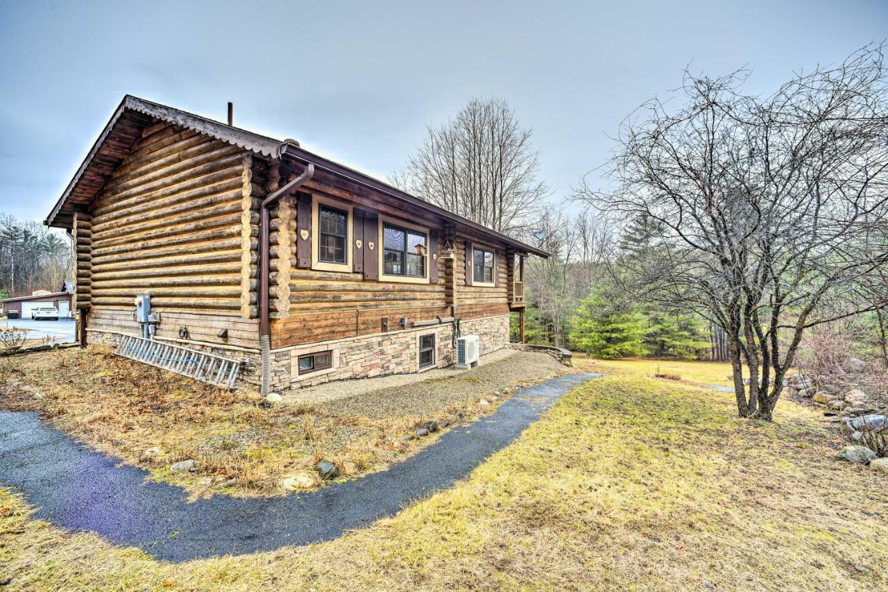 Spacious Cabin With Decks Near Saratoga Springs Middle Grove 外观 照片